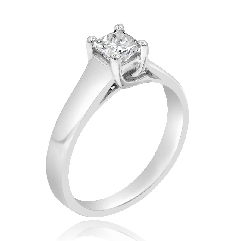 0.48ct Diamond Ring set in 14KT White Gold / MB3627