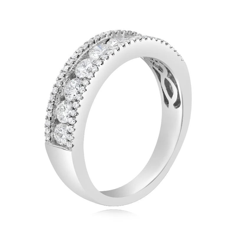 1.03ct Diamond Ring set in 18KT White Gold / RC717A3